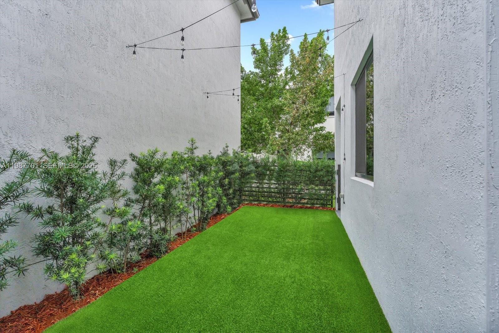 DOWNTOWN DORAL SOUTH PHAS - Residential