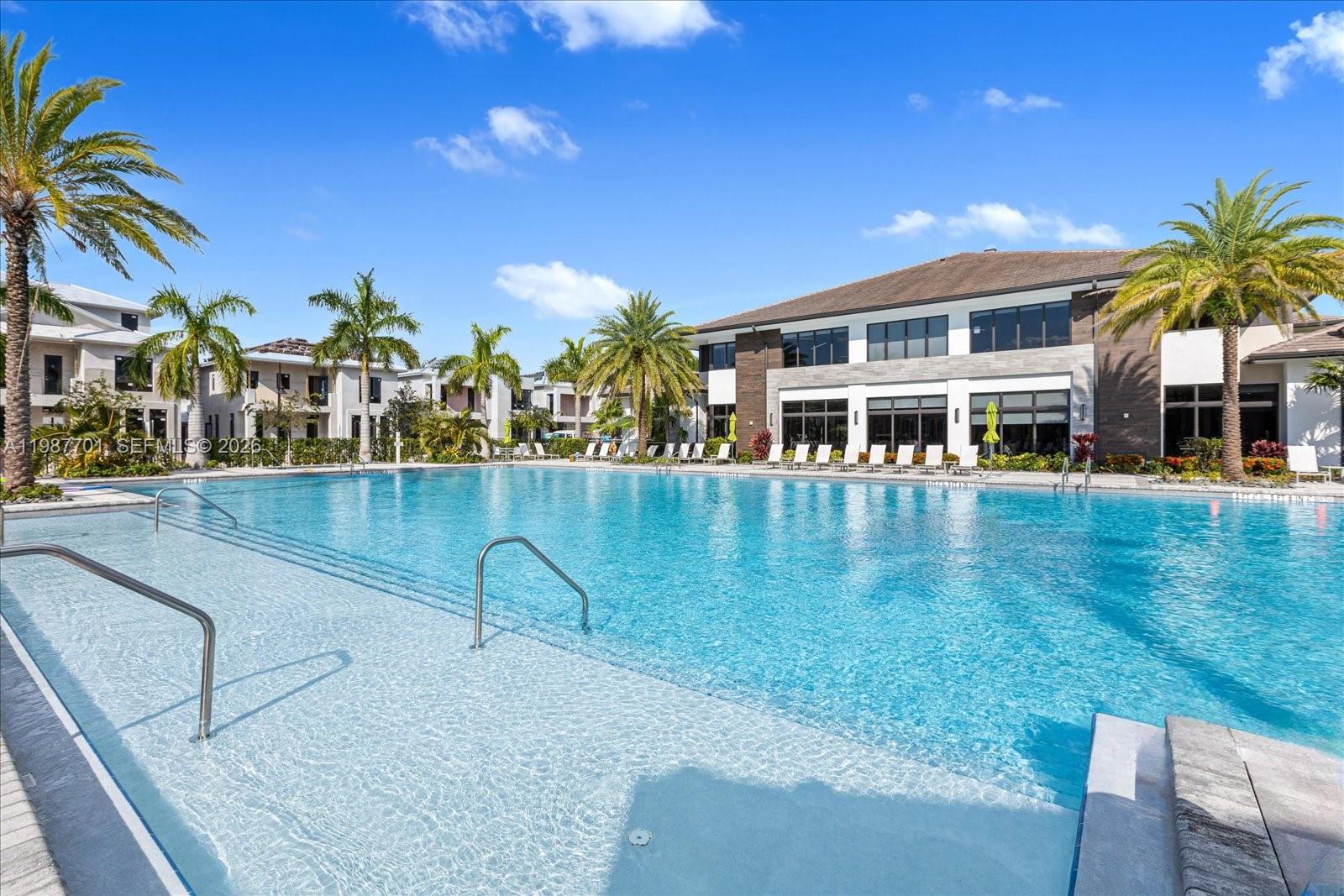 DOWNTOWN DORAL SOUTH PHAS - Residential