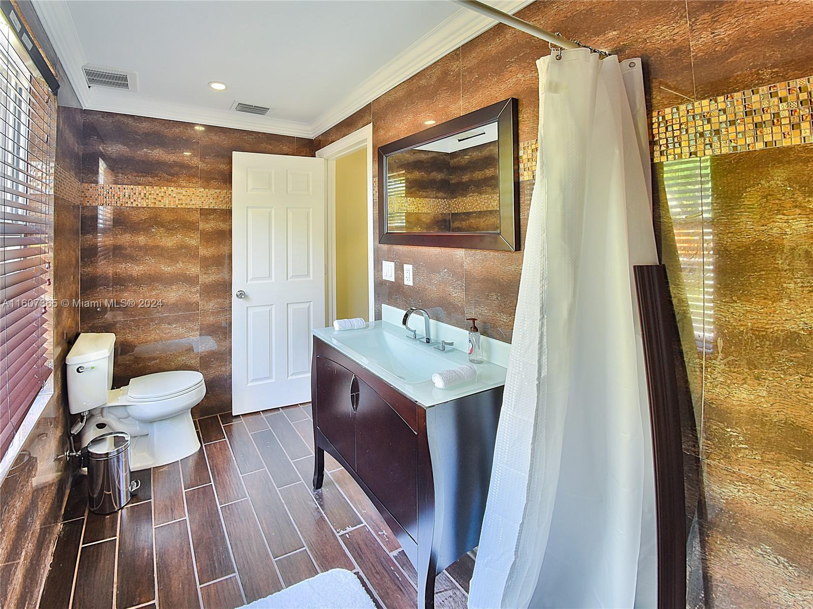 HOLLYWOOD LITTLE RANCHES - Residential Lease