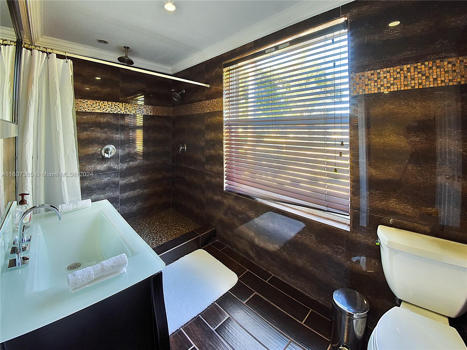 HOLLYWOOD LITTLE RANCHES - Residential Lease