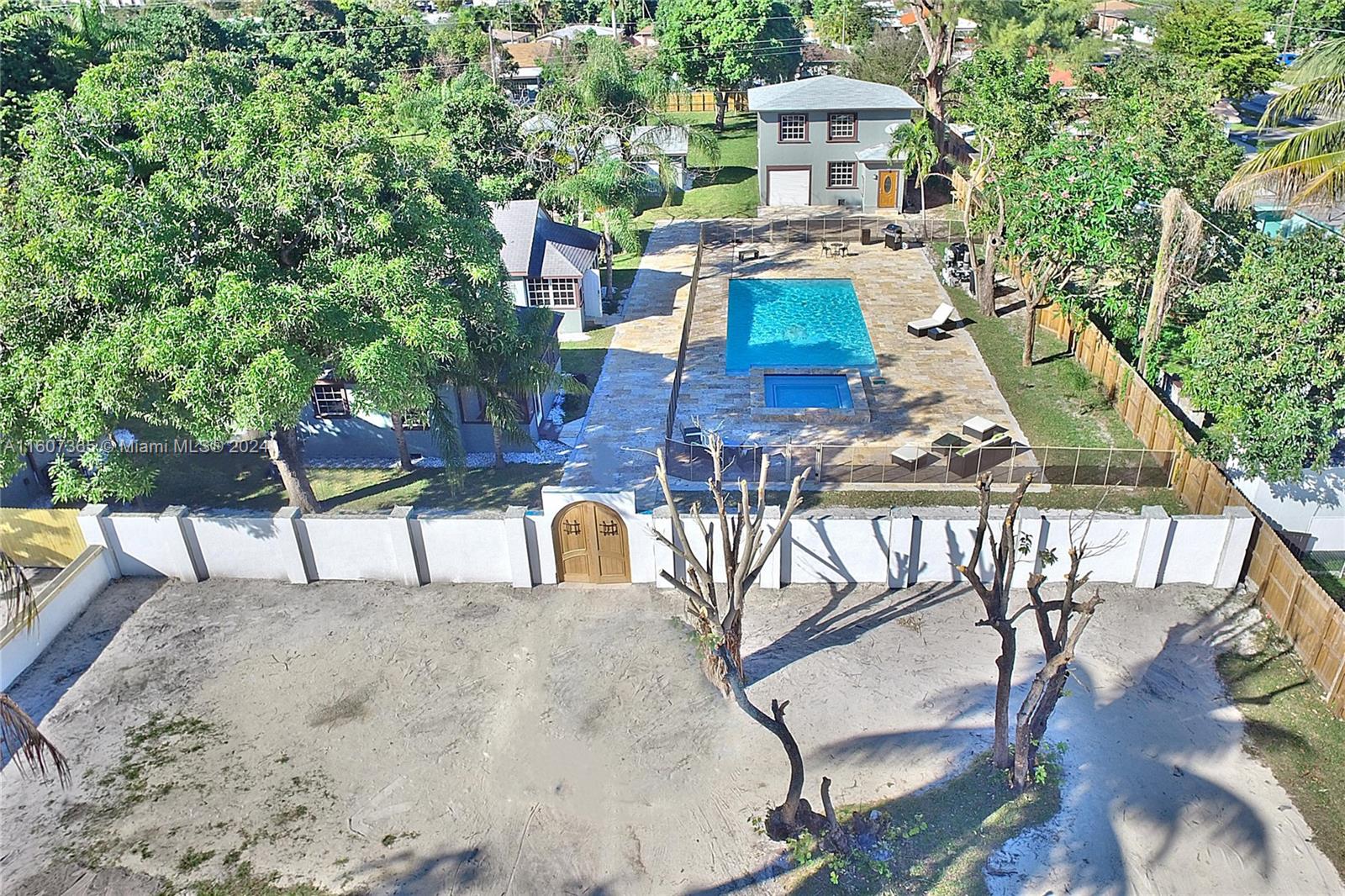 HOLLYWOOD LITTLE RANCHES - Residential Lease