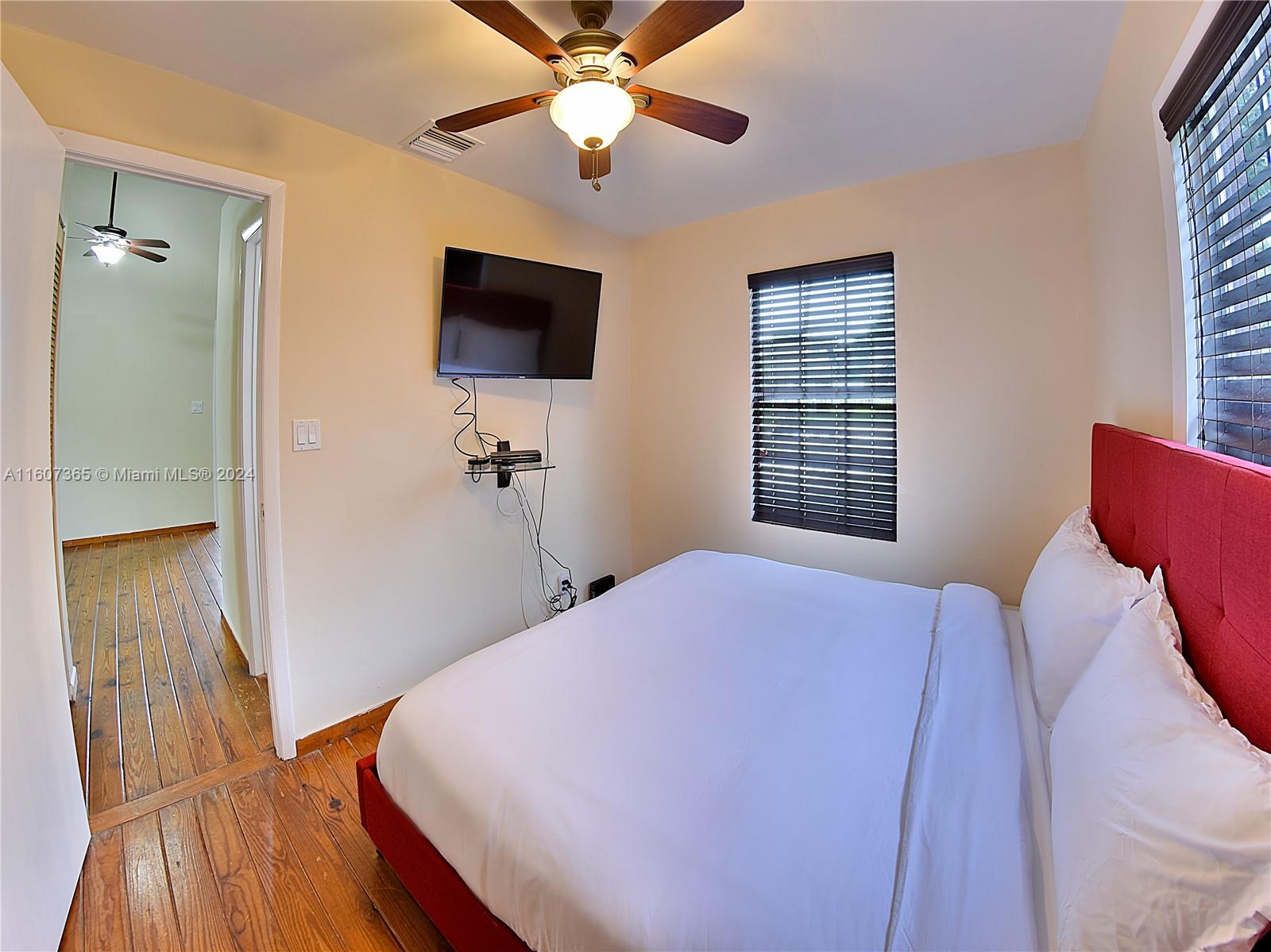 HOLLYWOOD LITTLE RANCHES - Residential Lease