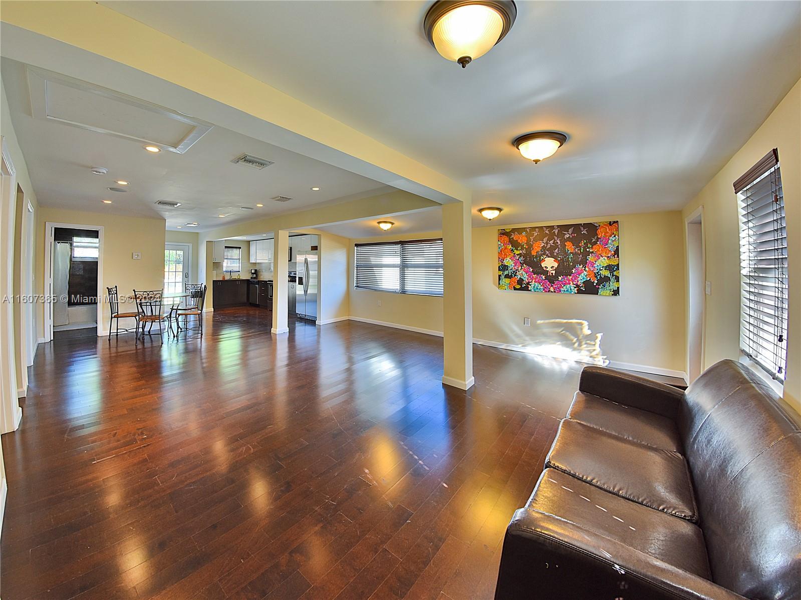 HOLLYWOOD LITTLE RANCHES - Residential Lease