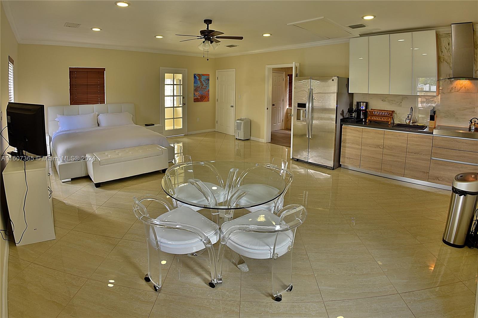 HOLLYWOOD LITTLE RANCHES - Residential Lease