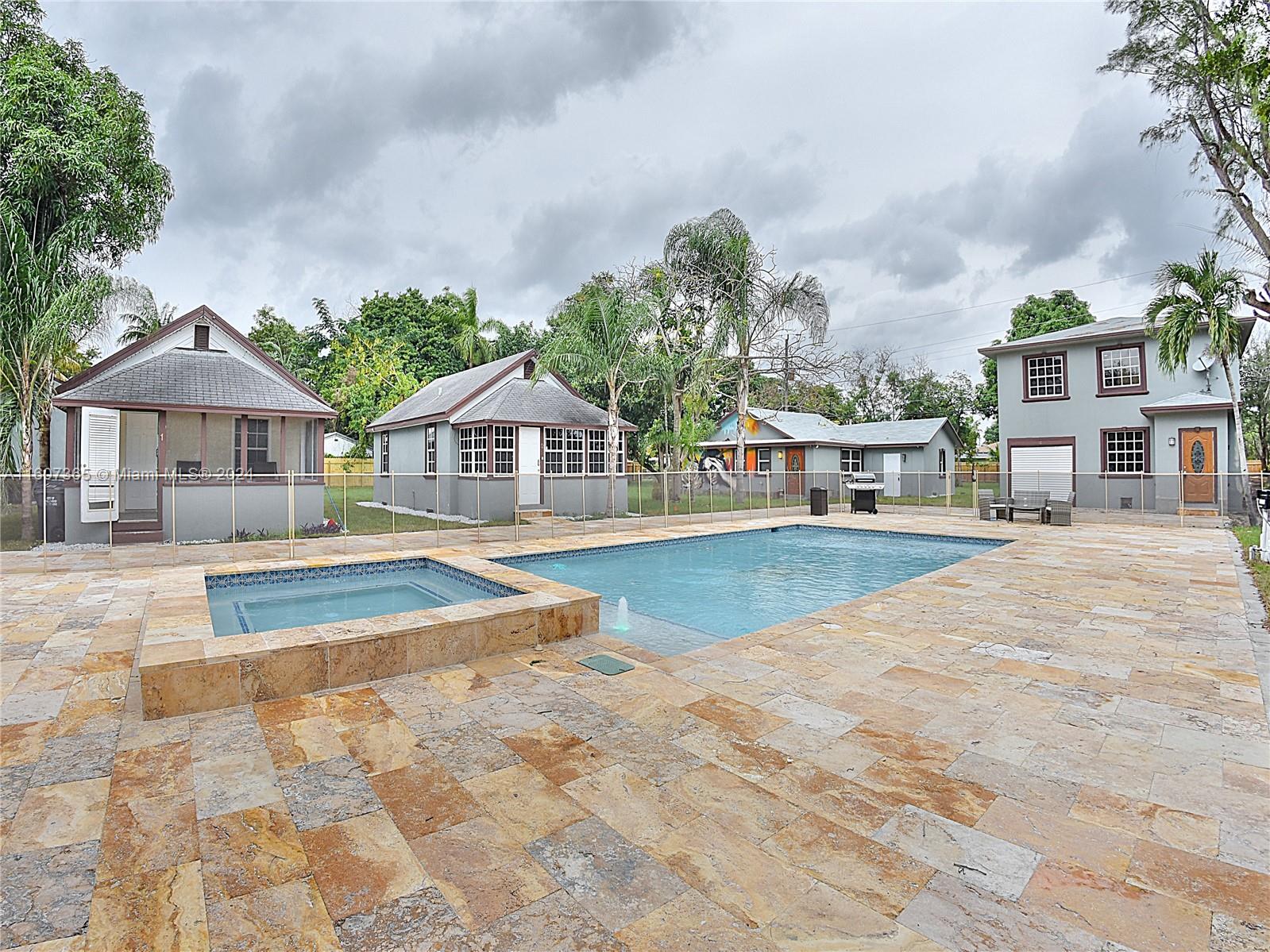 HOLLYWOOD LITTLE RANCHES - Residential Lease