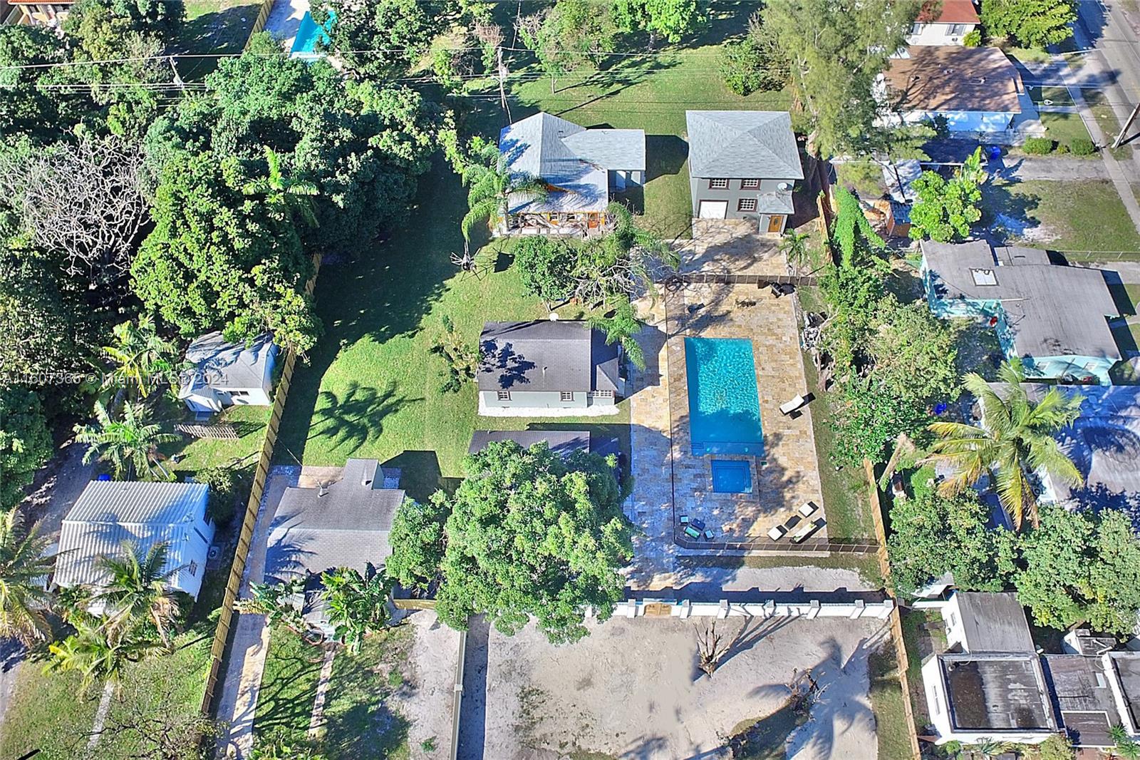 HOLLYWOOD LITTLE RANCHES - Residential Lease
