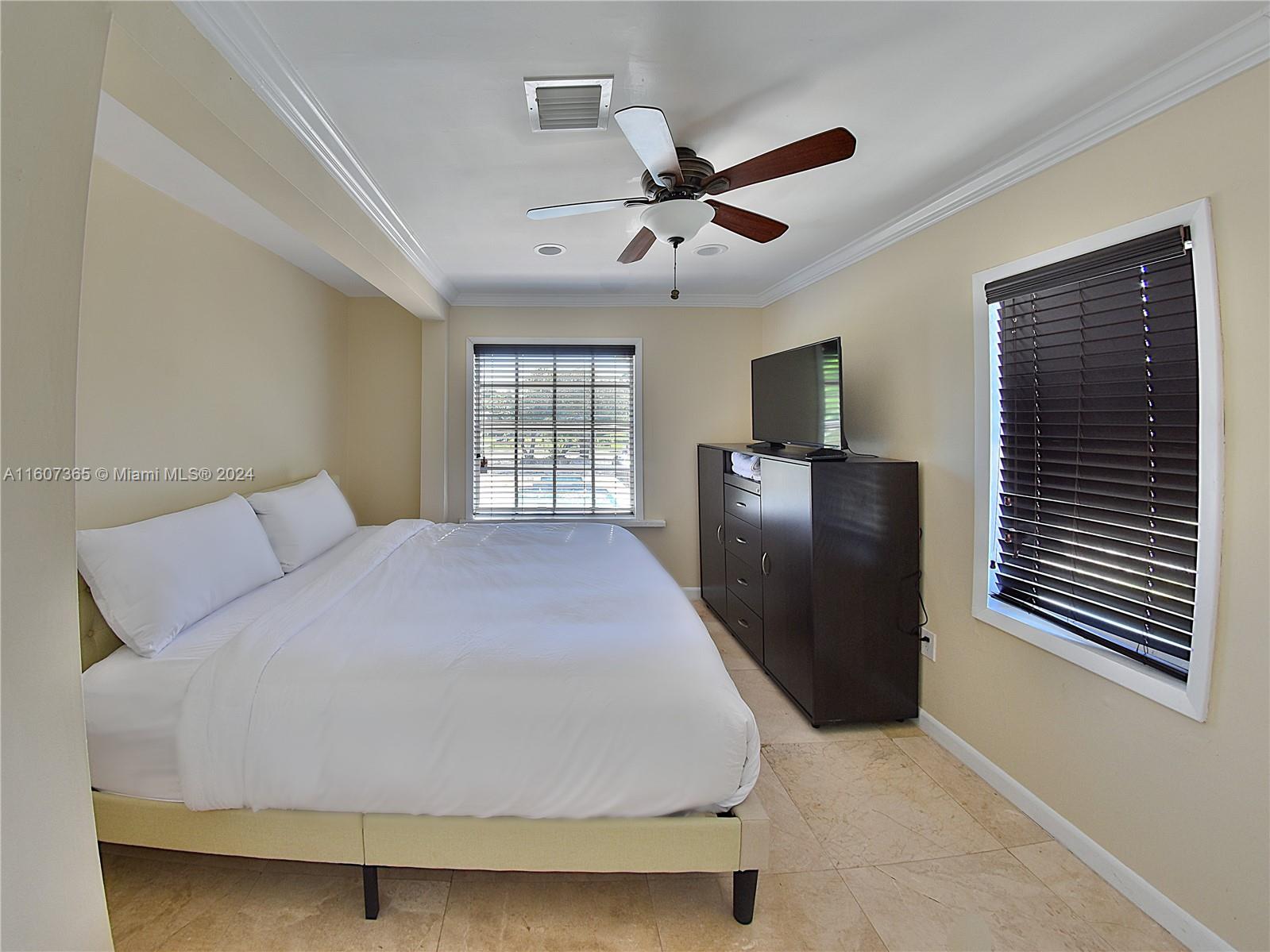 HOLLYWOOD LITTLE RANCHES - Residential Lease