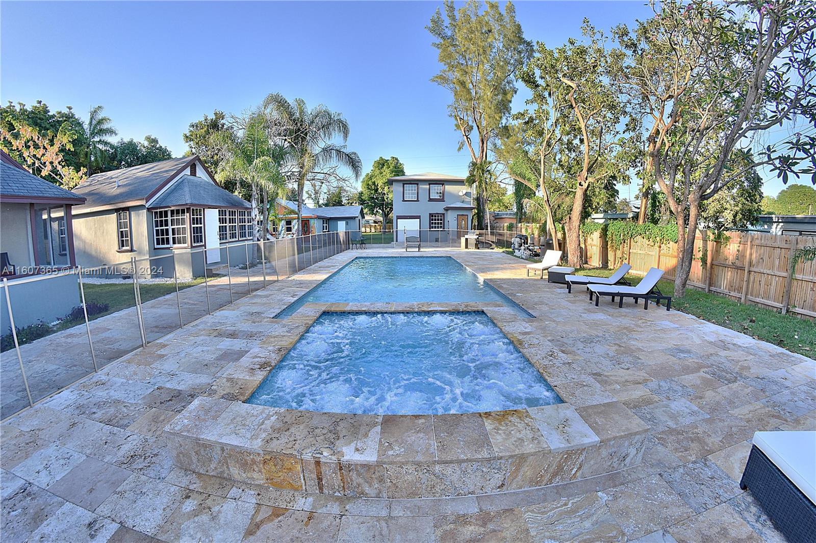 HOLLYWOOD LITTLE RANCHES - Residential Lease