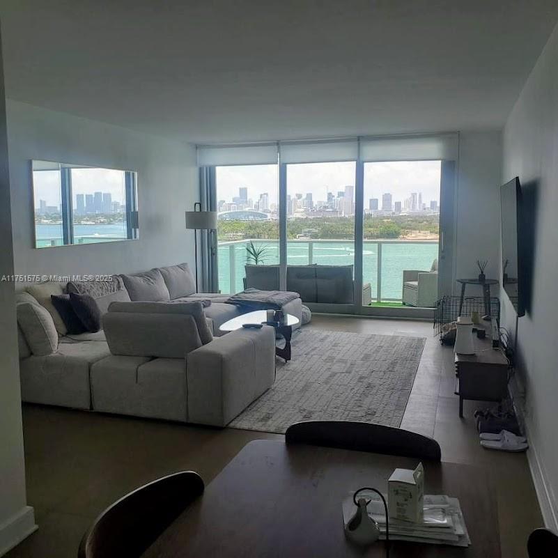 1000 West Ave 1118, Miami Beach, Miami-Dade County, Florida - 1 Bedrooms  
1 Bathrooms - 