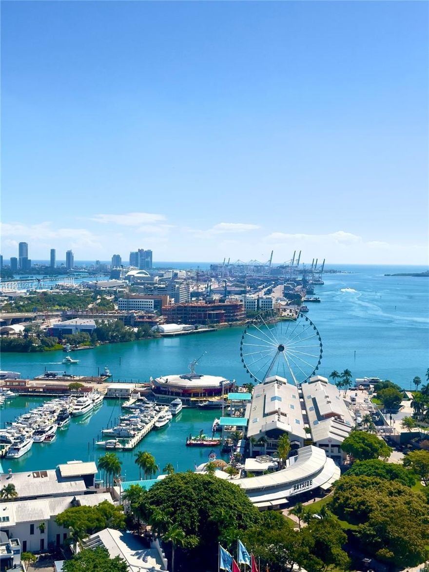 Spectacular community in Downtown Miami, fully furnished, excellent finishes with luxurious lifestyle, the best amenities to enjoy The Elser Hotel.Bay and the most beautiful view. The best location with restaurants, art, shopping and much more.