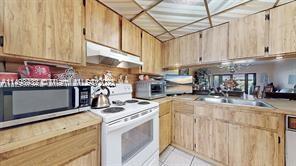 LARO GALLOWAY VILLAS COND - Residential