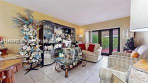 LARO GALLOWAY VILLAS COND - Residential