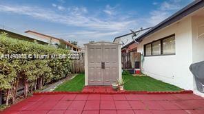 LARO GALLOWAY VILLAS COND - Residential