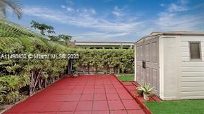 LARO GALLOWAY VILLAS COND - Residential