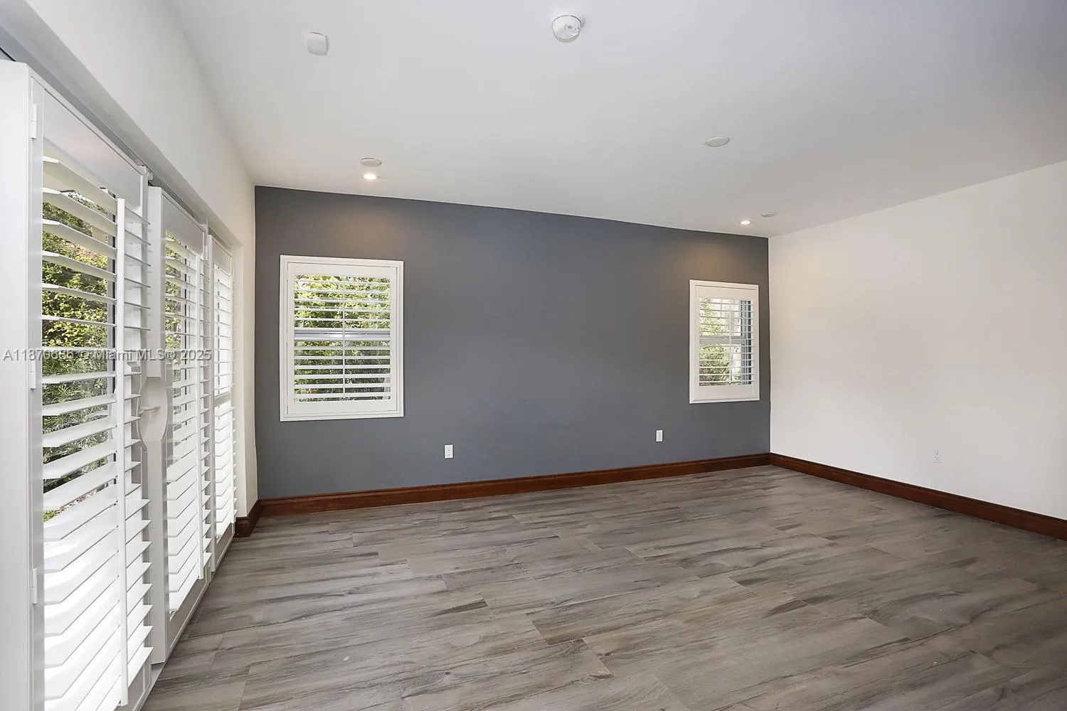 Coral Gables, Florida 33146, United States, 4 Bedrooms Bedrooms, ,3 BathroomsBathrooms,Residential,Active,201877