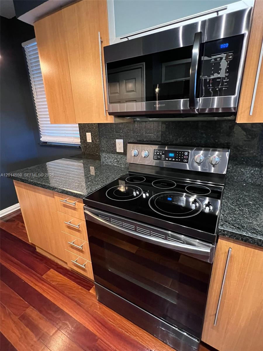 3165 NE 184th St 6304
