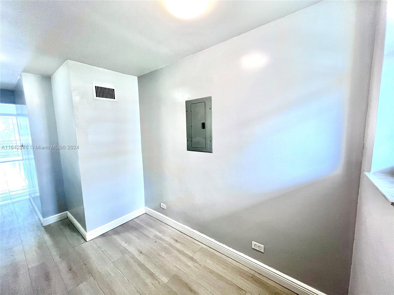 White House Condo - Residential