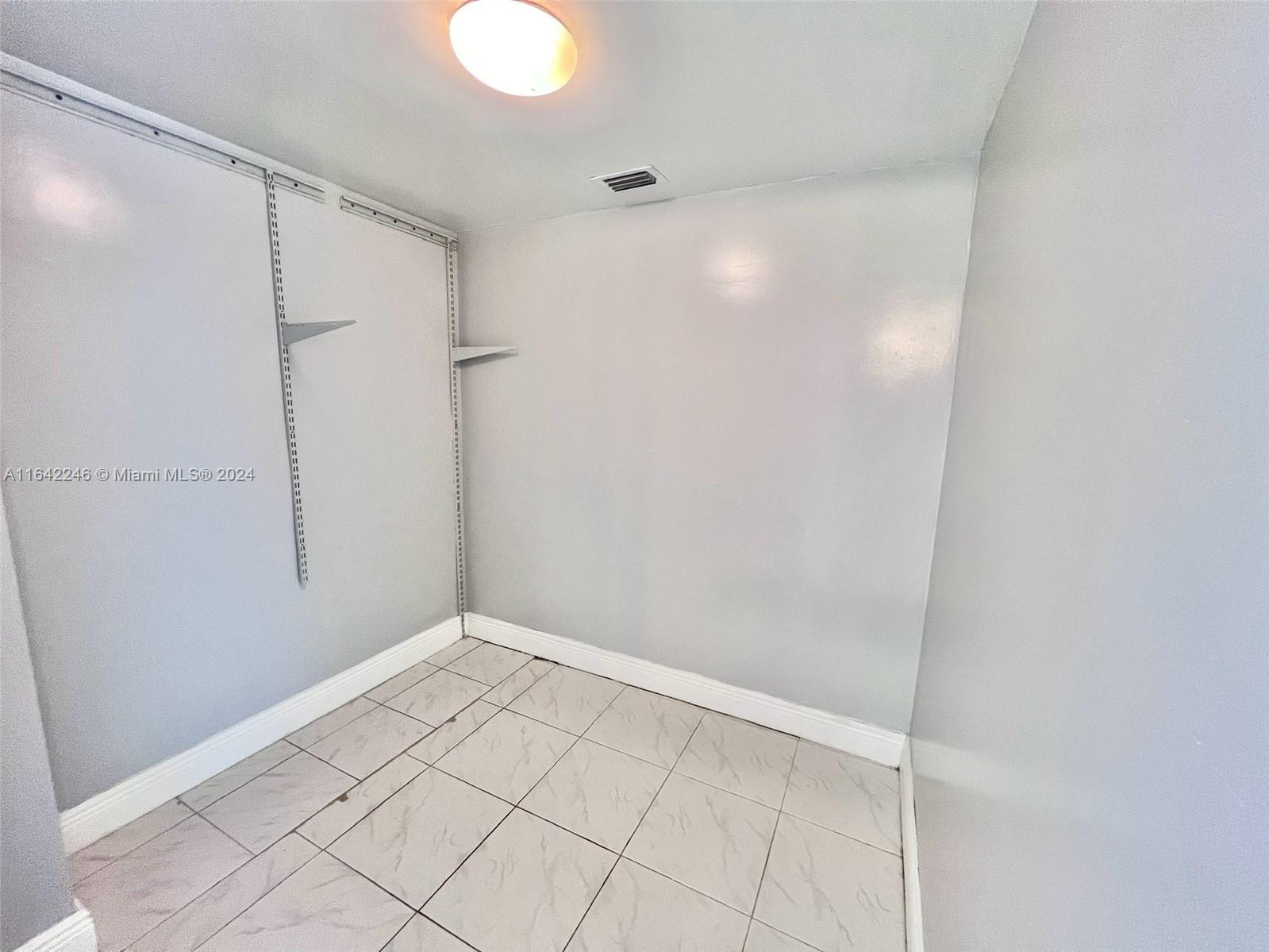 White House Condo - Residential