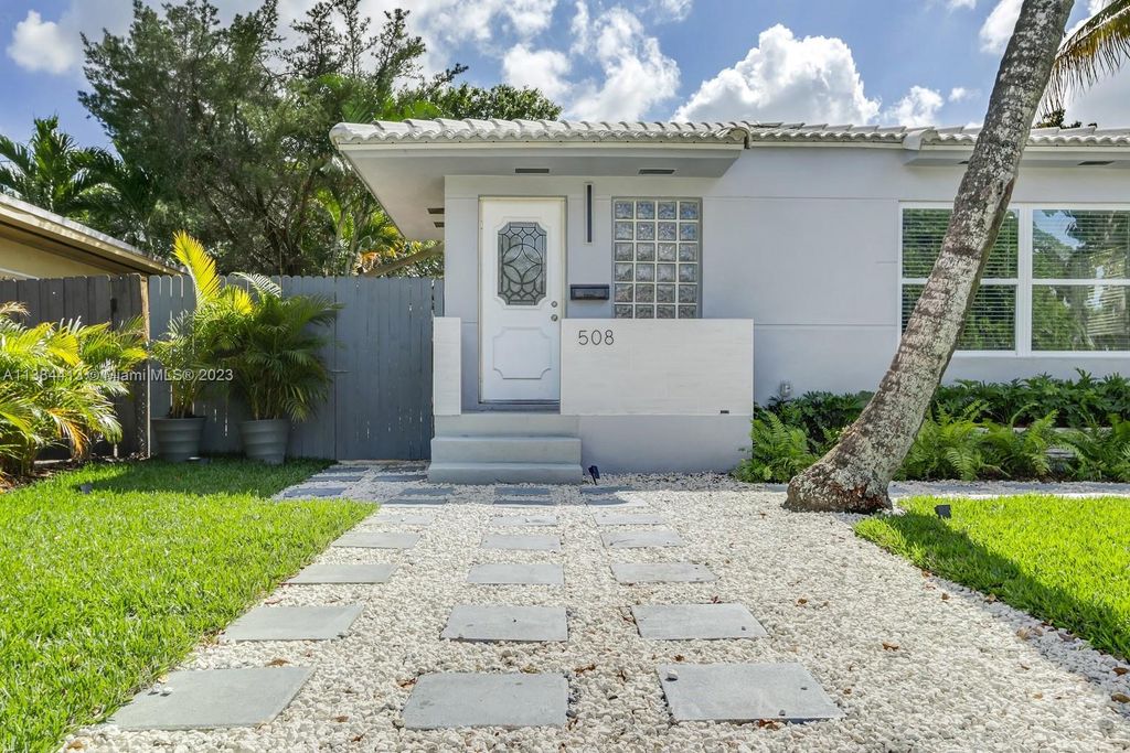 Photo of 508 SW 15th St, Fort Lauderdale, FL 33315 (MLS # A11384413)