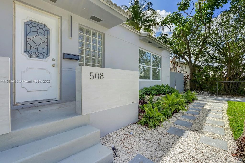 Photo of 508 SW 15th St, Fort Lauderdale, FL 33315 (MLS # A11384413)