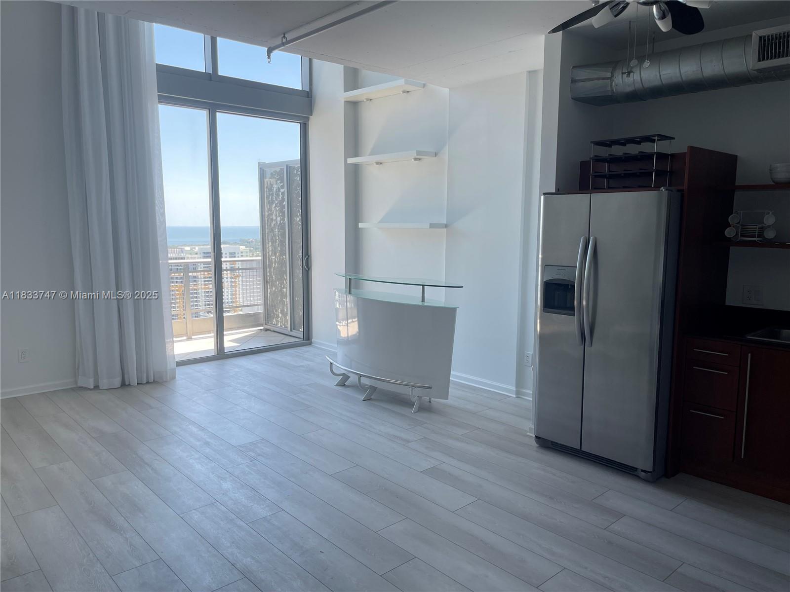 XPERIENCE THE BRICKELL LIFESTYLE AT THIS RECENTLY REMODELED PH 2 BED 2 BATH PLUS DEN AT THE NEO VERTIKA. ONLY WALKING DISTANCE FROM THE BRICKELL CITY CENTRE AND ALL THE BEST BRICKELL HAS TO OFFER.