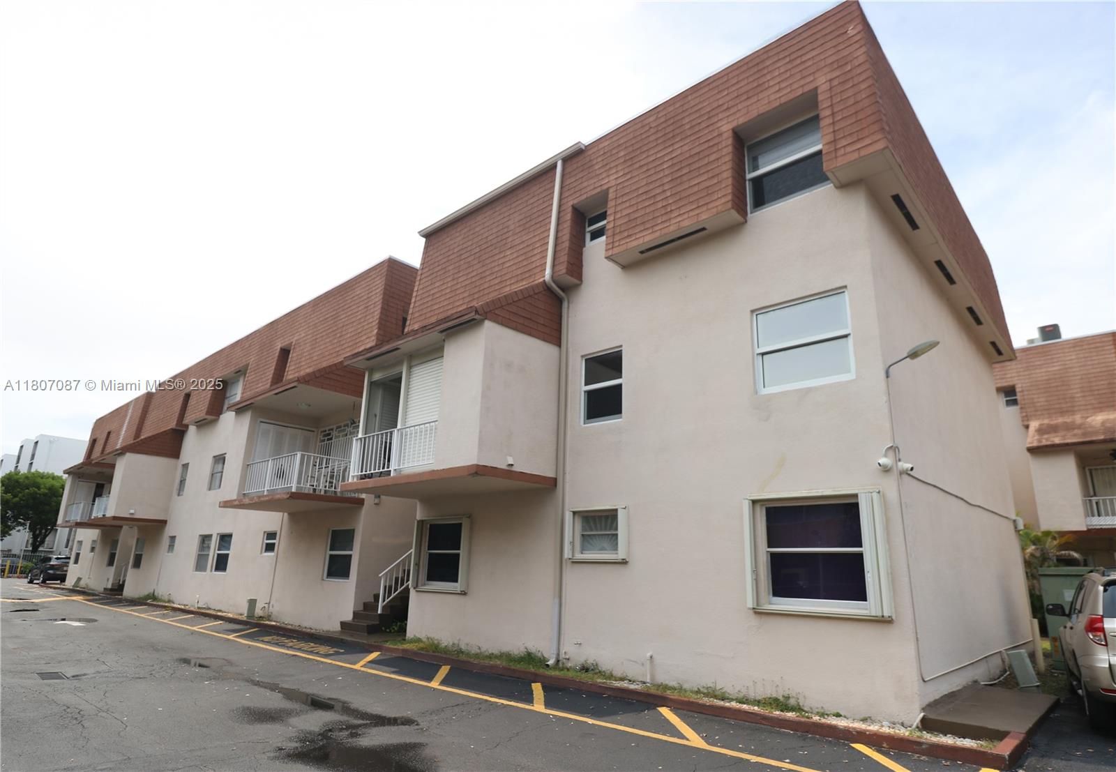 1560 W 46th St 229, Hialeah, Miami-Dade County, Florida - 2 Bedrooms  
2 Bathrooms - 