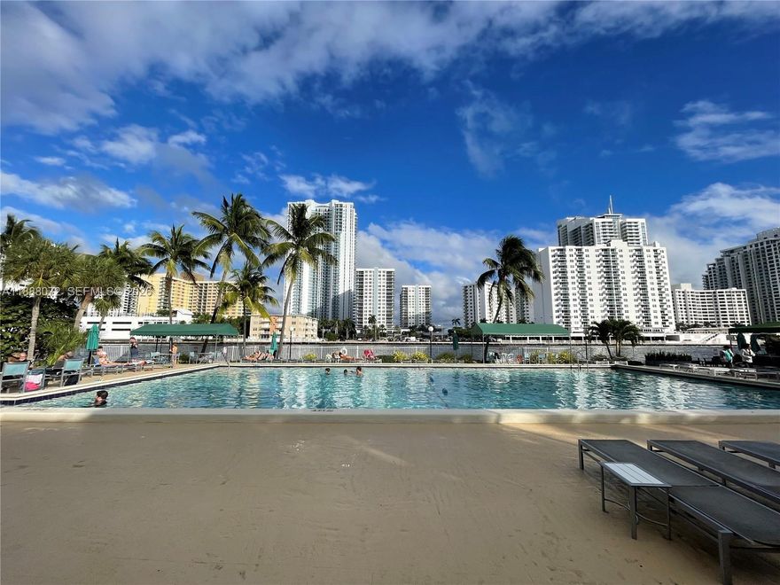 CHARMING AND REMODELED 1 BEDROOM, 1.5 BATH UNIT WITH A VERSATILE DEN SPACE. ENJOY BEAUTIFUL SUNSETS AND CITY VIEWS FROM THE BALCONY. UPDATED INTERIOR, OFFERING COMFORT AND STYLE. COMMUNITY OFFERS: POOL, GYM, TENNIS, SECURITY AND MORE. EASY ACCESS TO PUBLIC BEACHES AND LOCAL STORES.