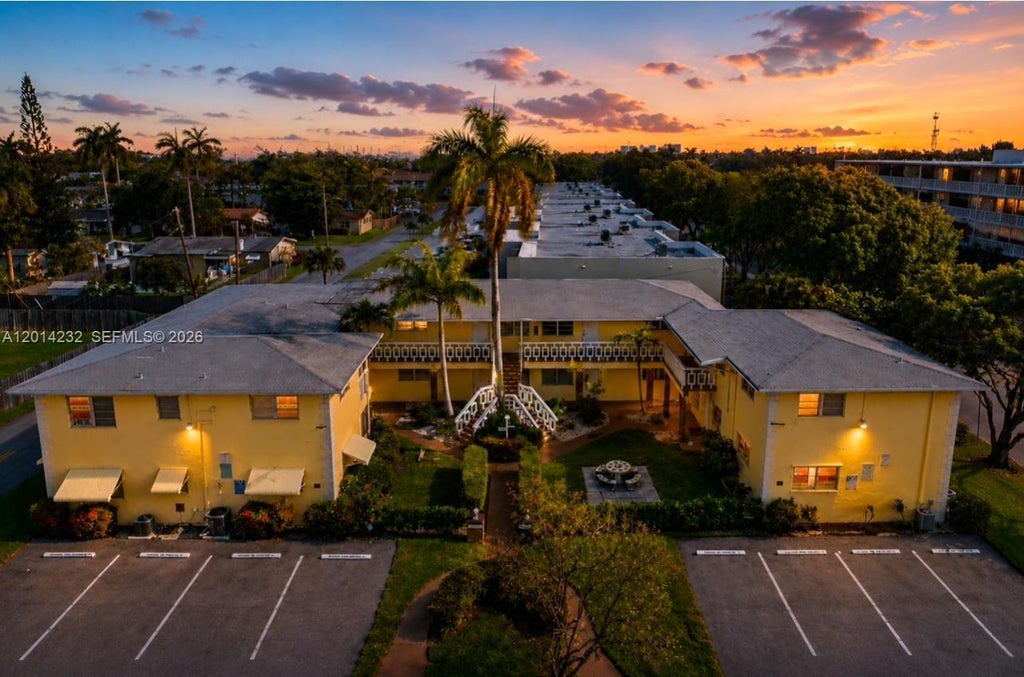 Photo of 1501 Arthur St #6, Hollywood, FL 33020 (MLS # A12014232)