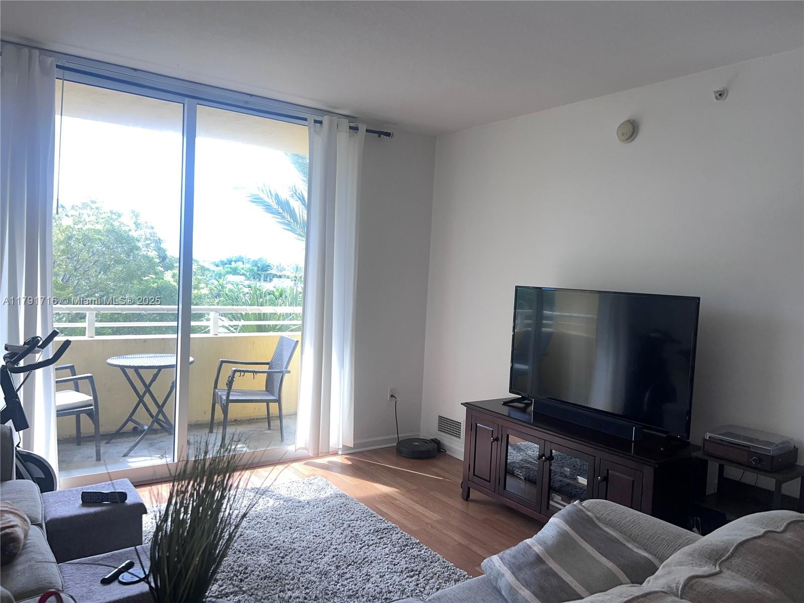 VENTURE AT AVENTURA WEST - Residential