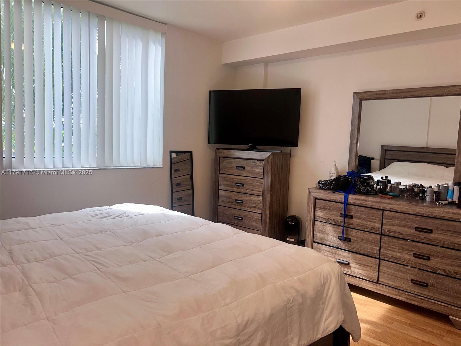 VENTURE AT AVENTURA WEST - Residential