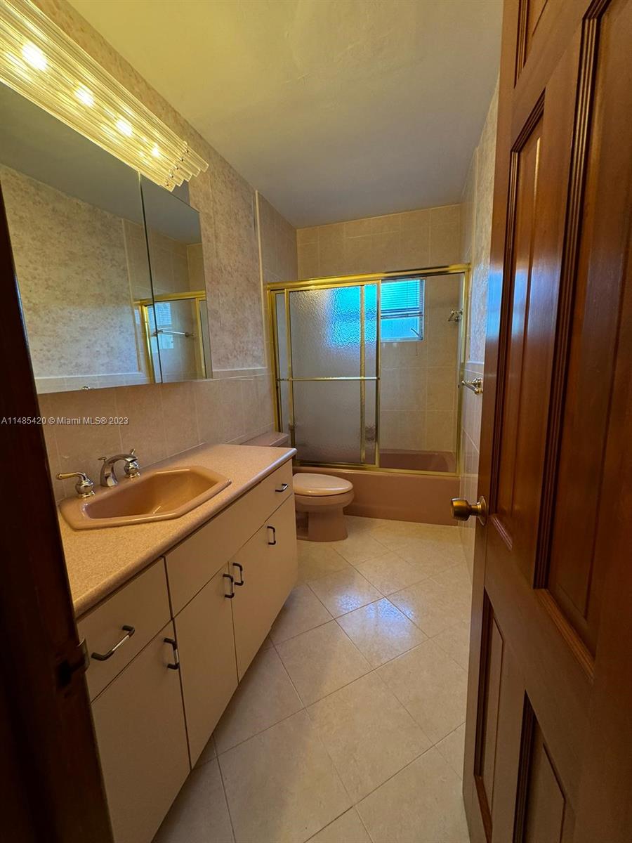 SKY LAKE - Residential Lease