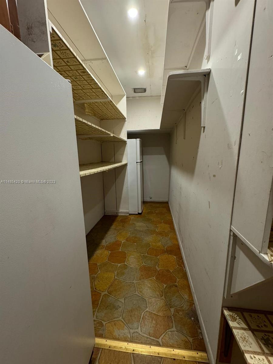 SKY LAKE - Residential Lease