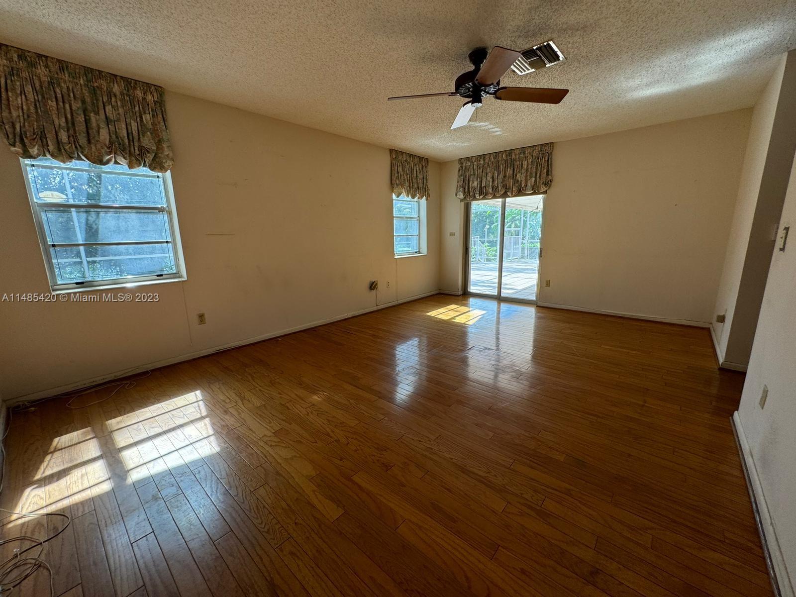 SKY LAKE - Residential Lease