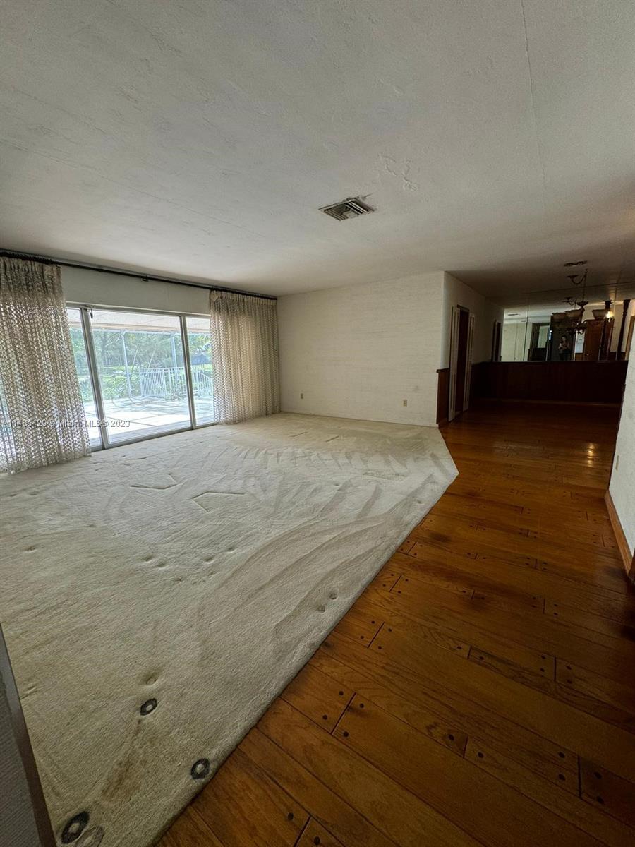 SKY LAKE - Residential Lease