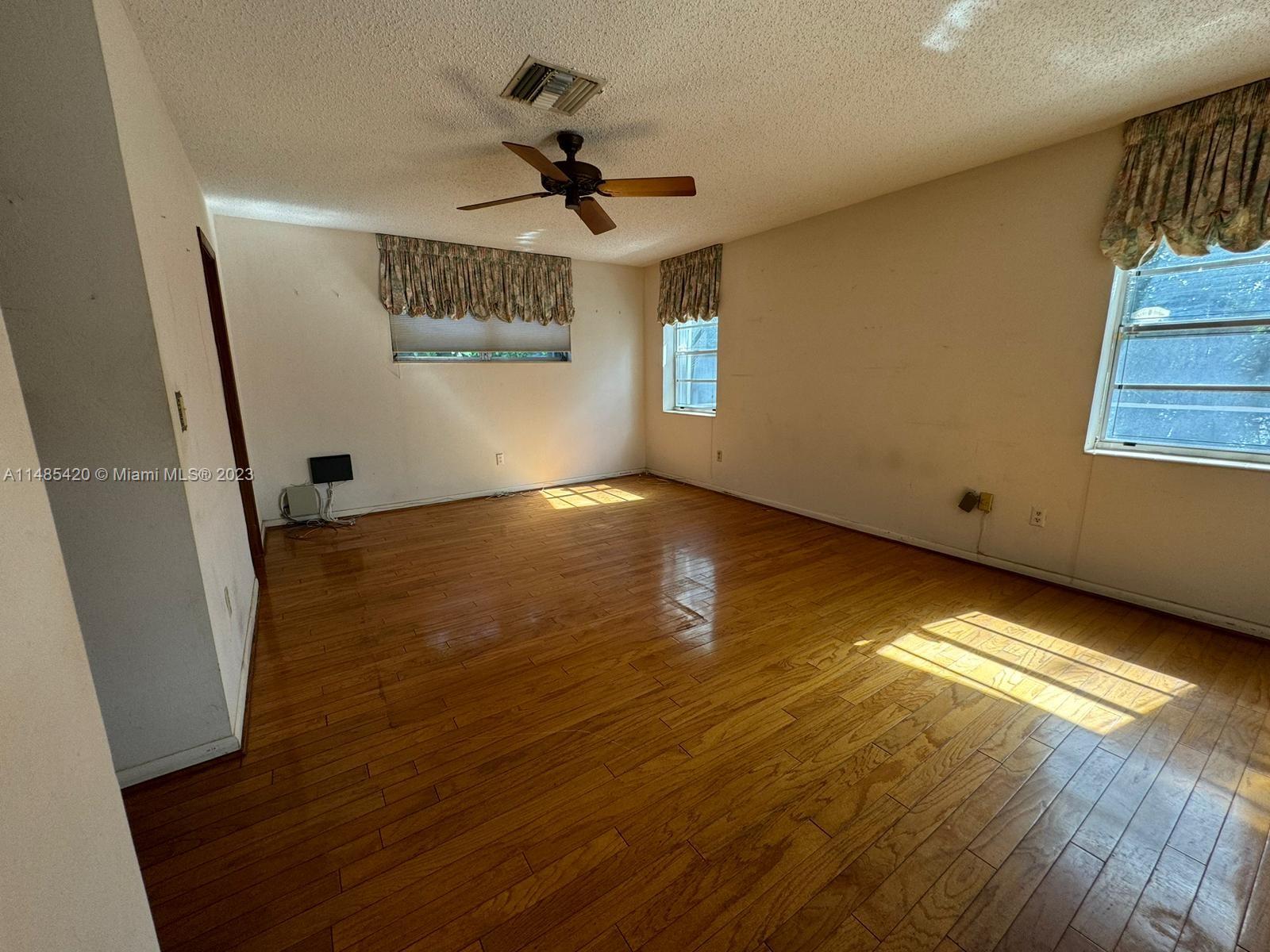 SKY LAKE - Residential Lease