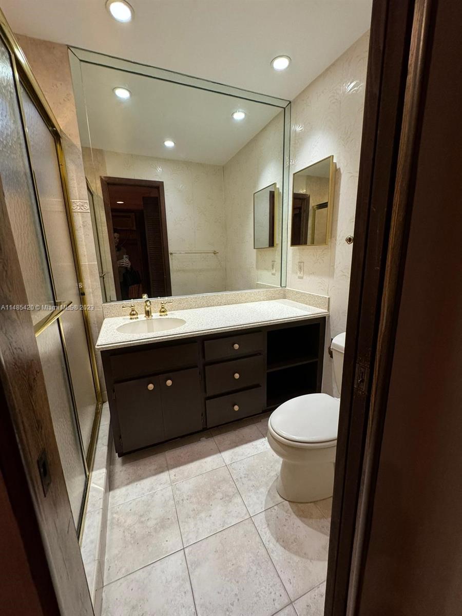 SKY LAKE - Residential Lease