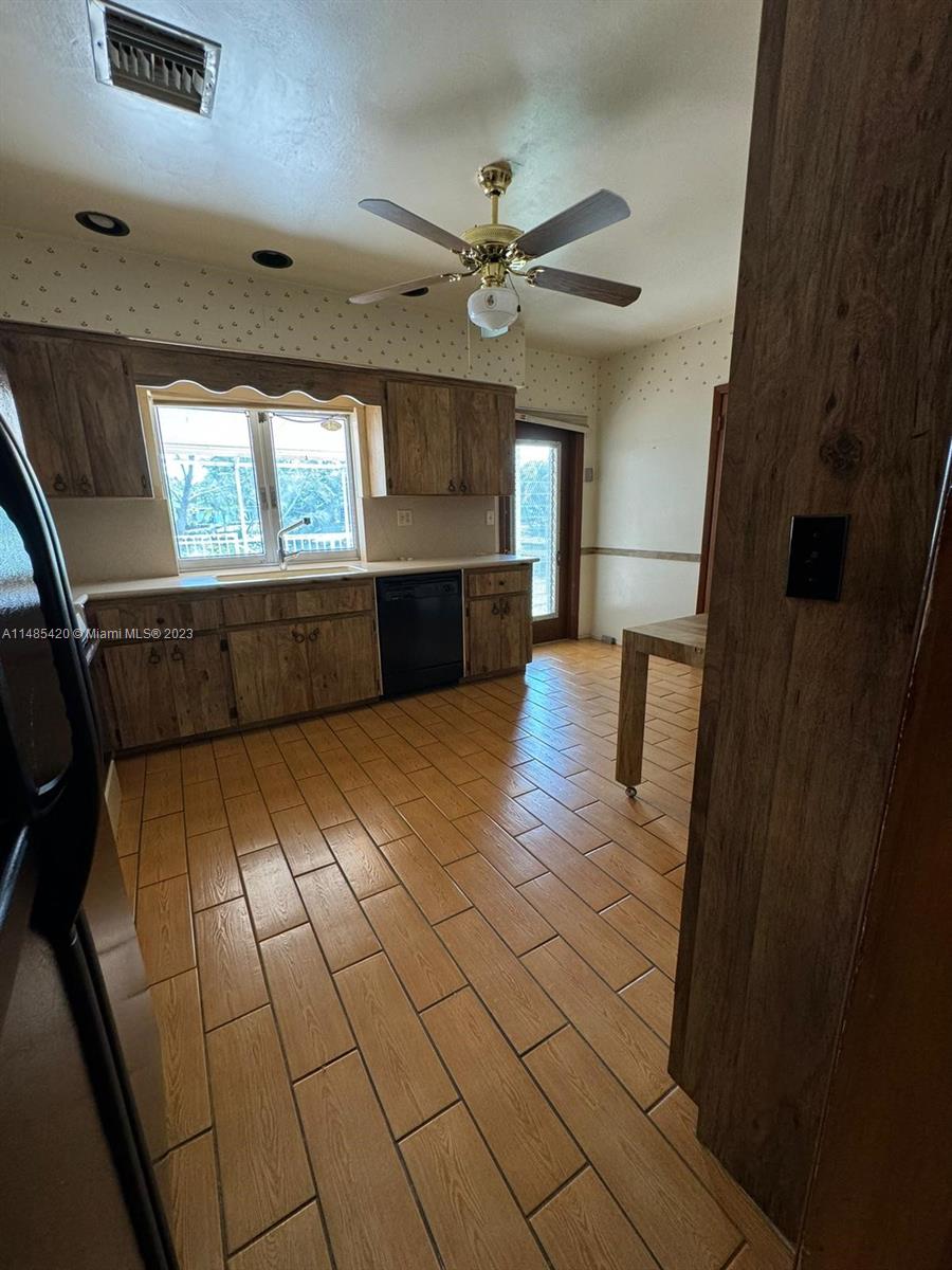 SKY LAKE - Residential Lease