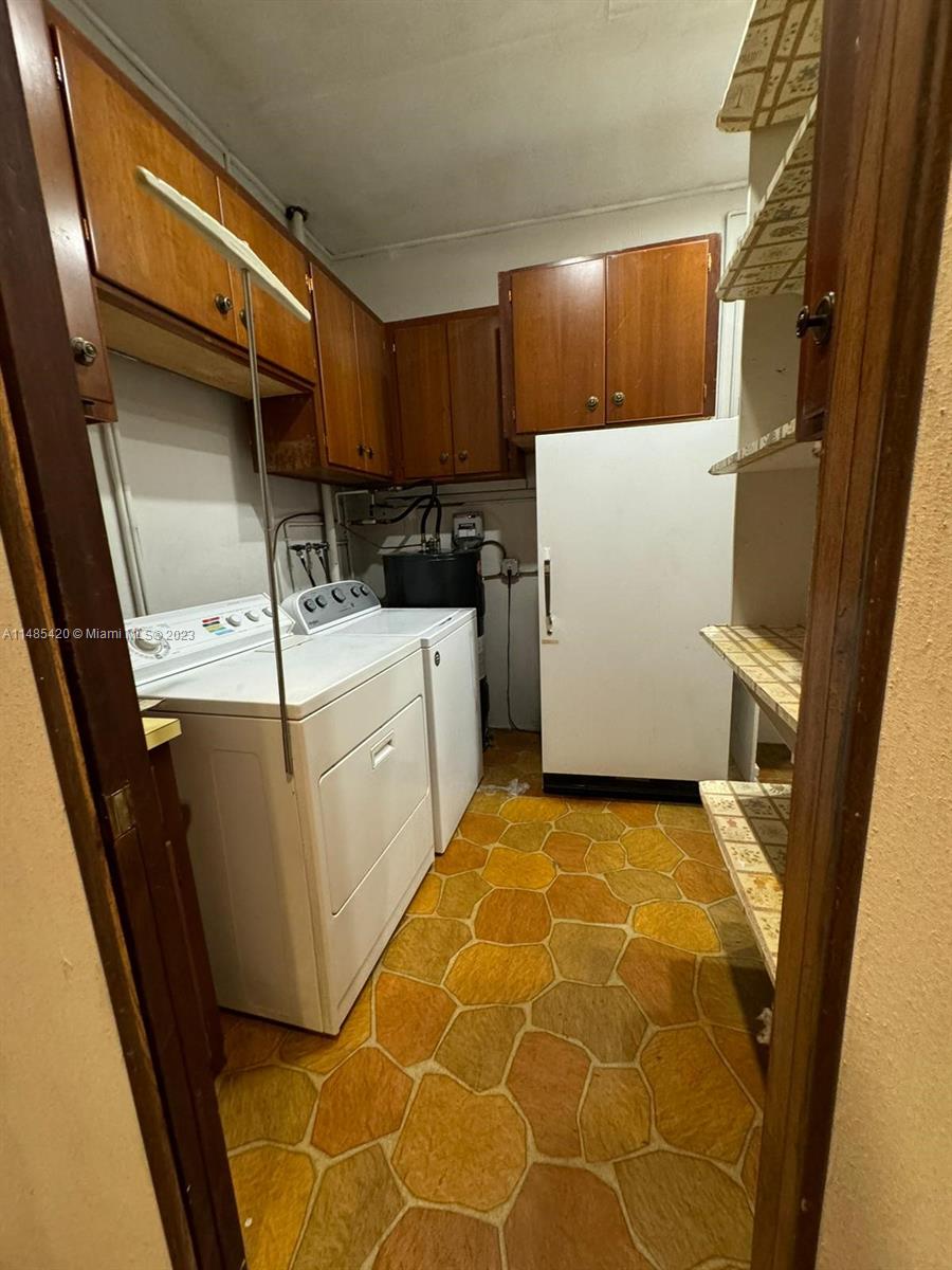 SKY LAKE - Residential Lease