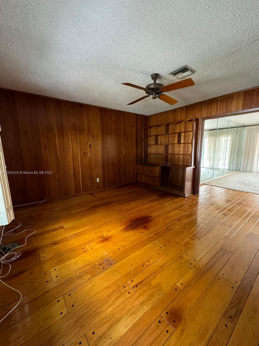 SKY LAKE - Residential Lease