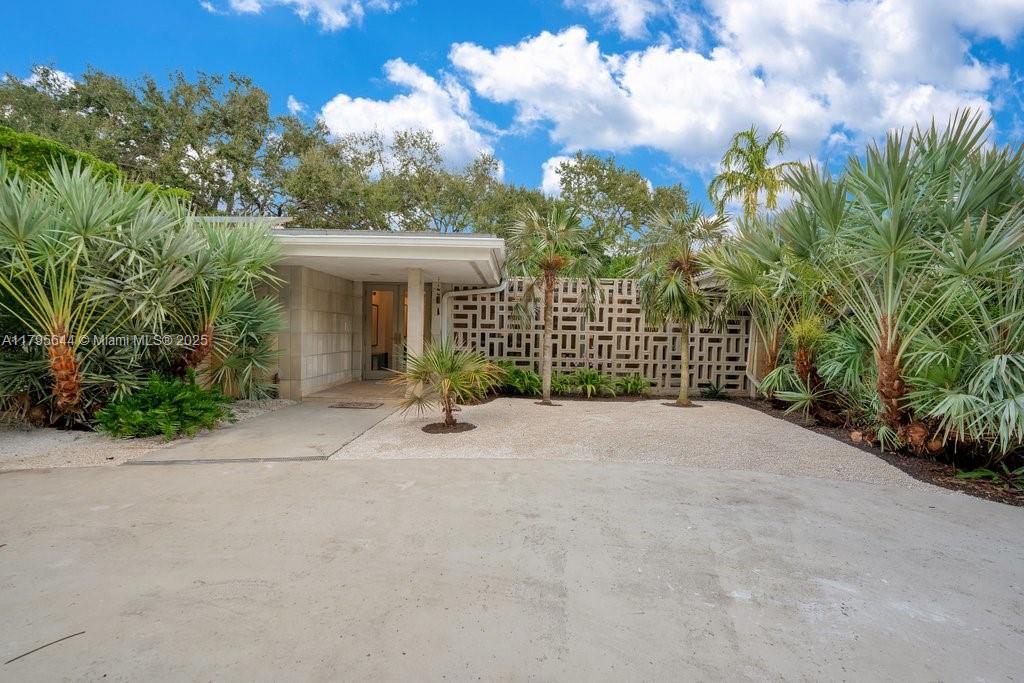 Rental Property at 5305 Sw 62nd Ave, Miami, Broward County, Florida - Bedrooms: 3 
Bathrooms: 3  - $10,000 MO.