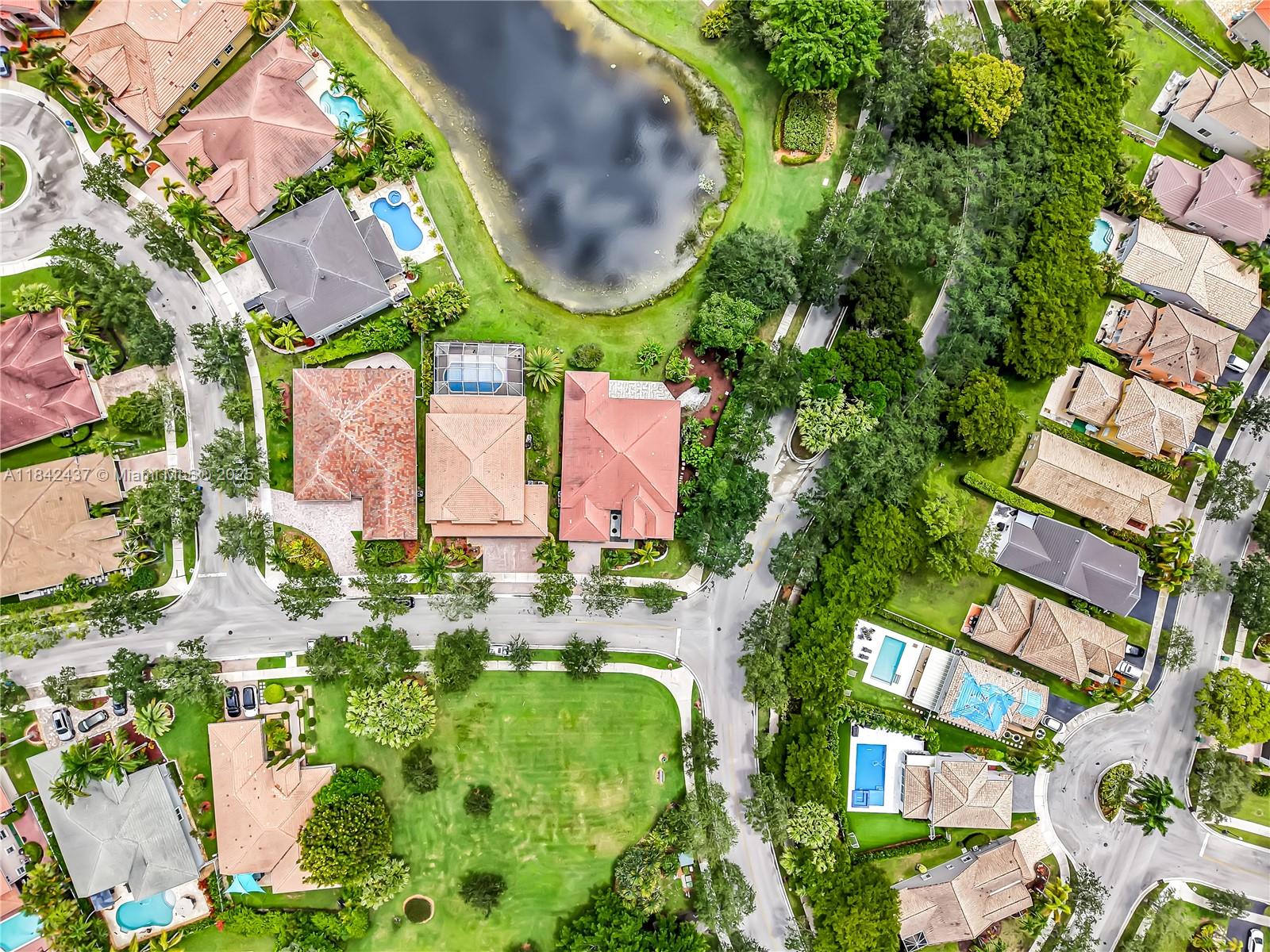 1590 Osprey Bnd, Weston, FL, 33327/$1,125,000 3 1590 Osprey Bnd