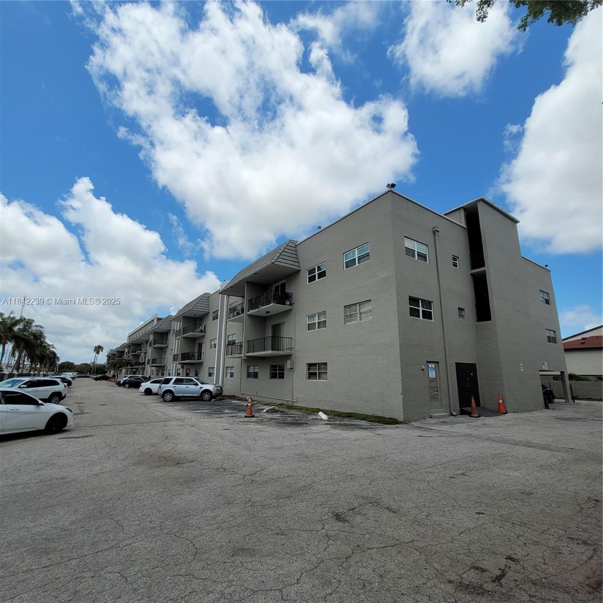 5100 SW 41st St 106