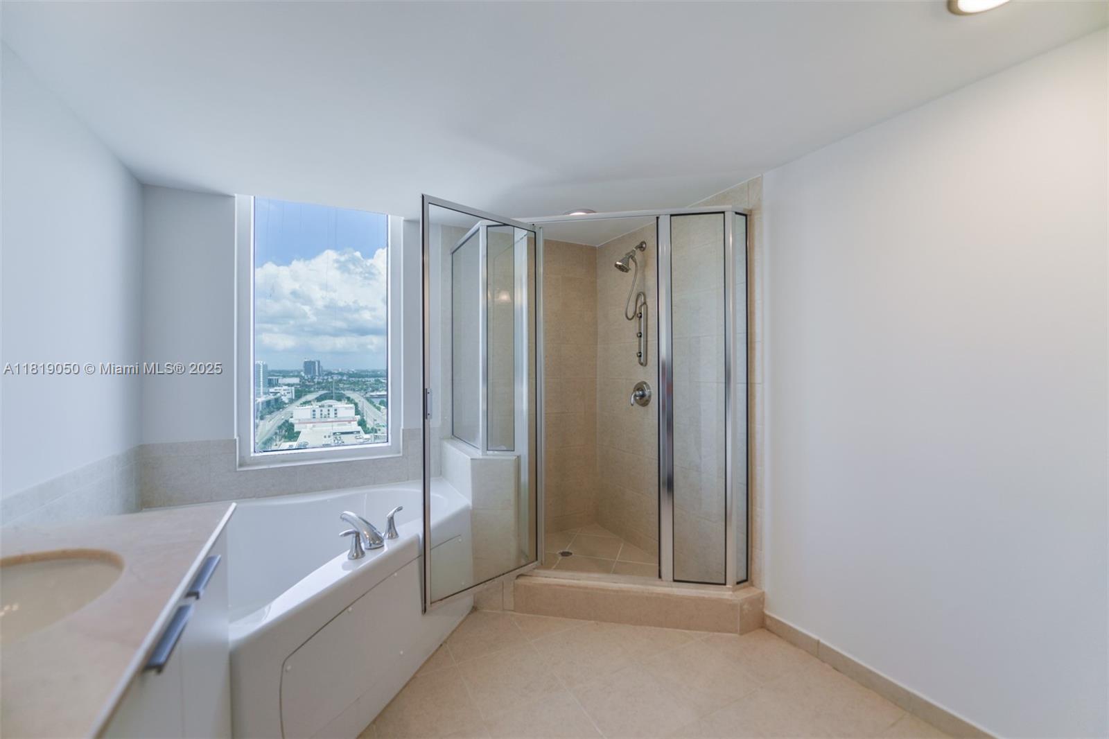 LA PERLA CONDO - Residential