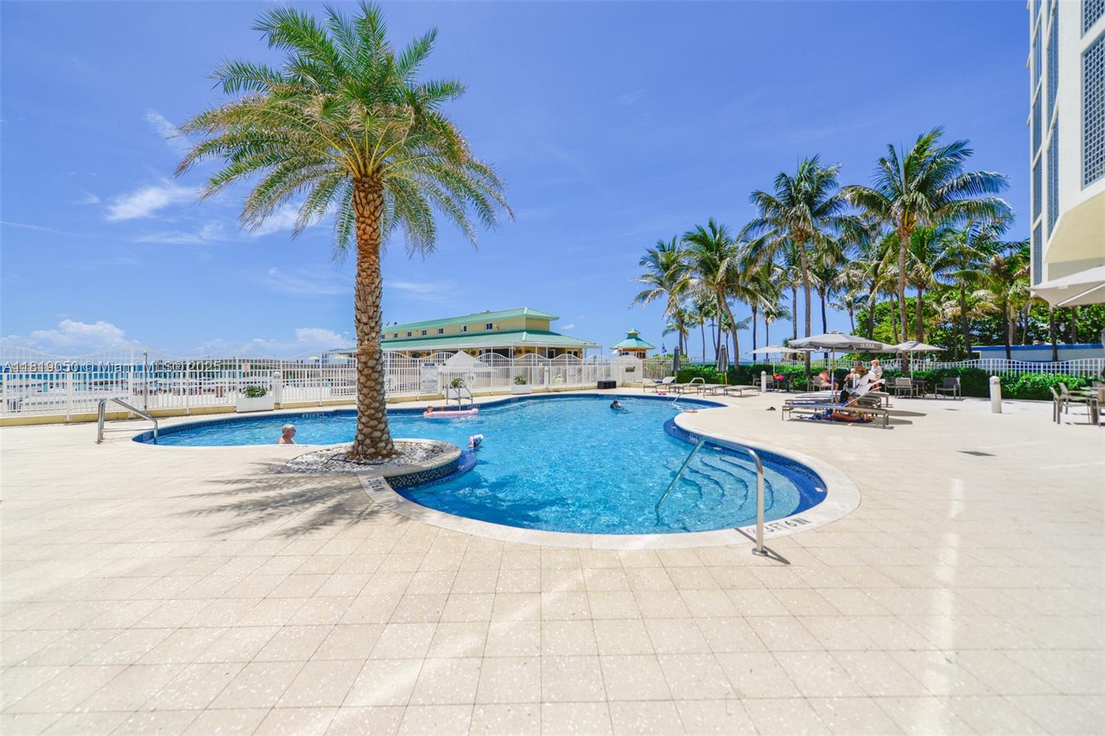 LA PERLA CONDO - Residential