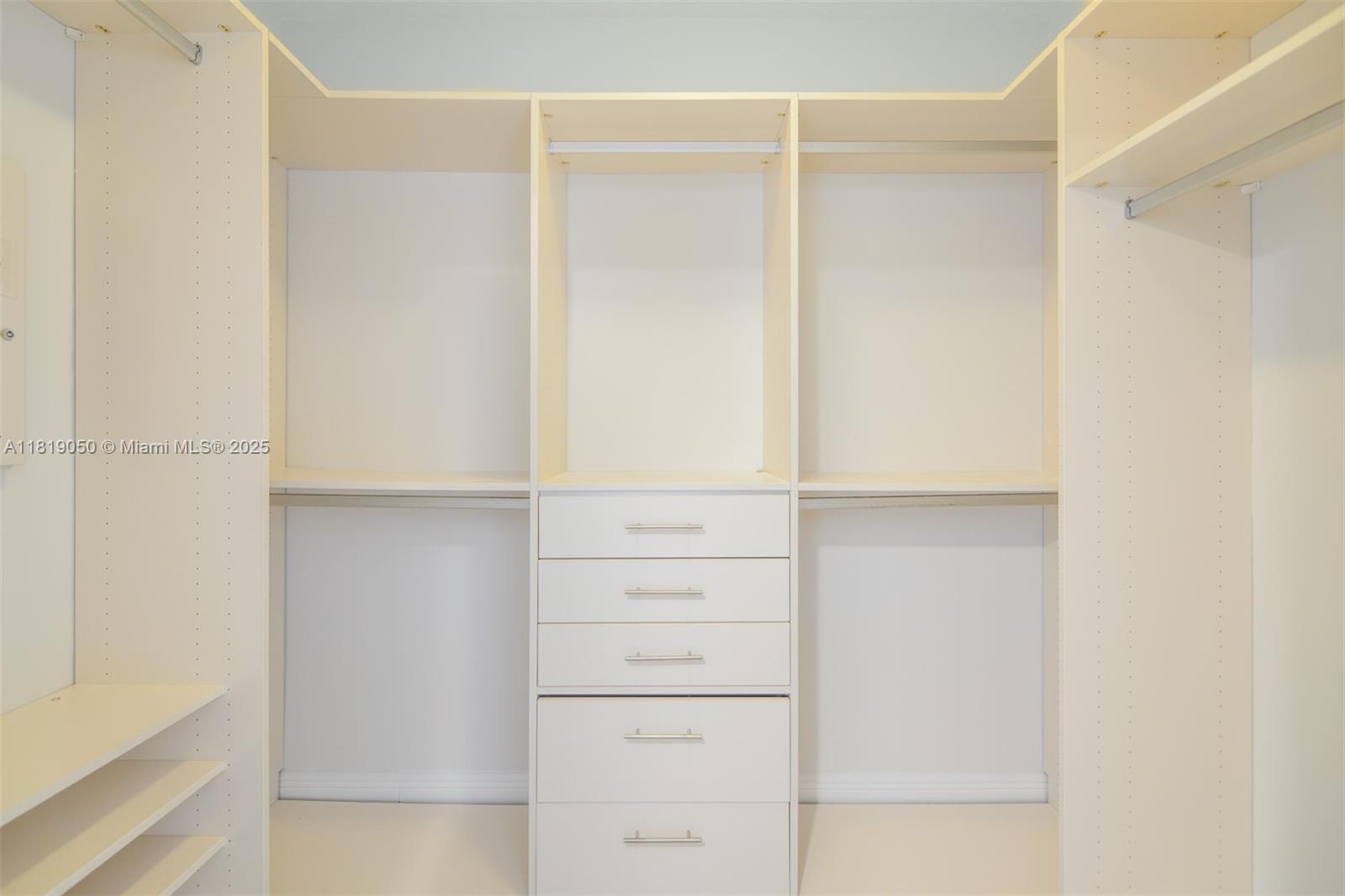 LA PERLA CONDO - Residential