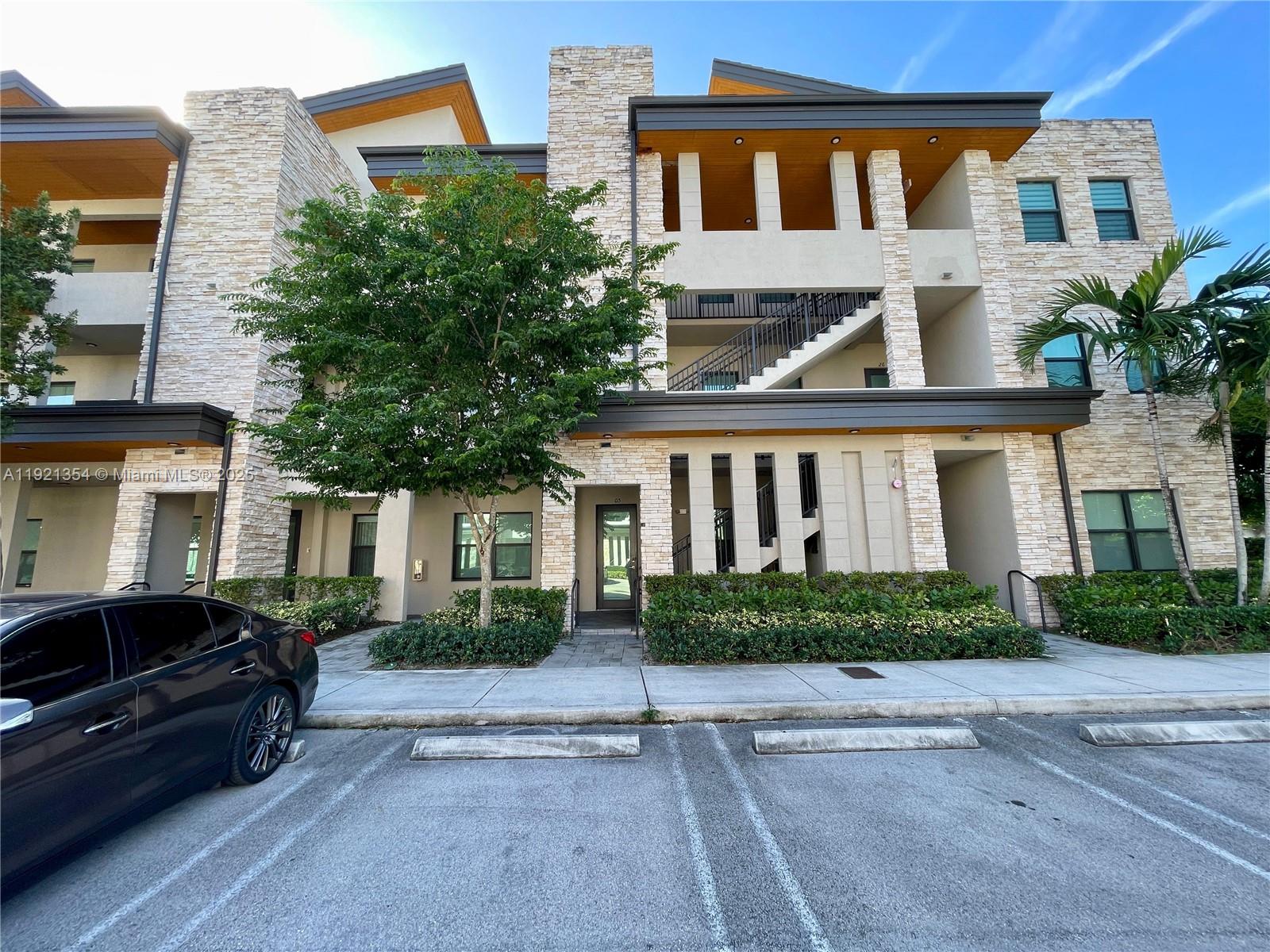 APEX AT PARK CENTRAL COND - Residential