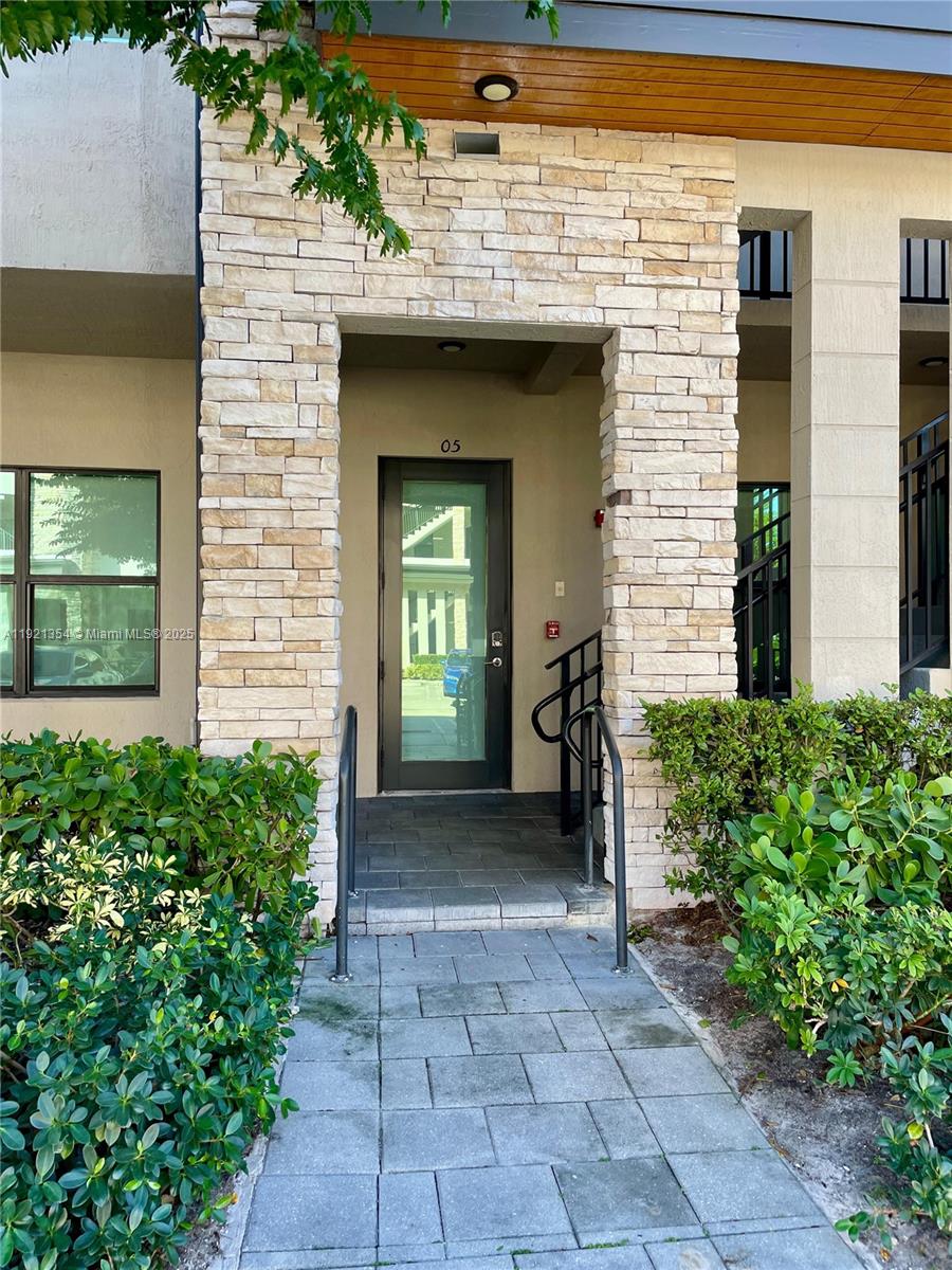 APEX AT PARK CENTRAL COND - Residential