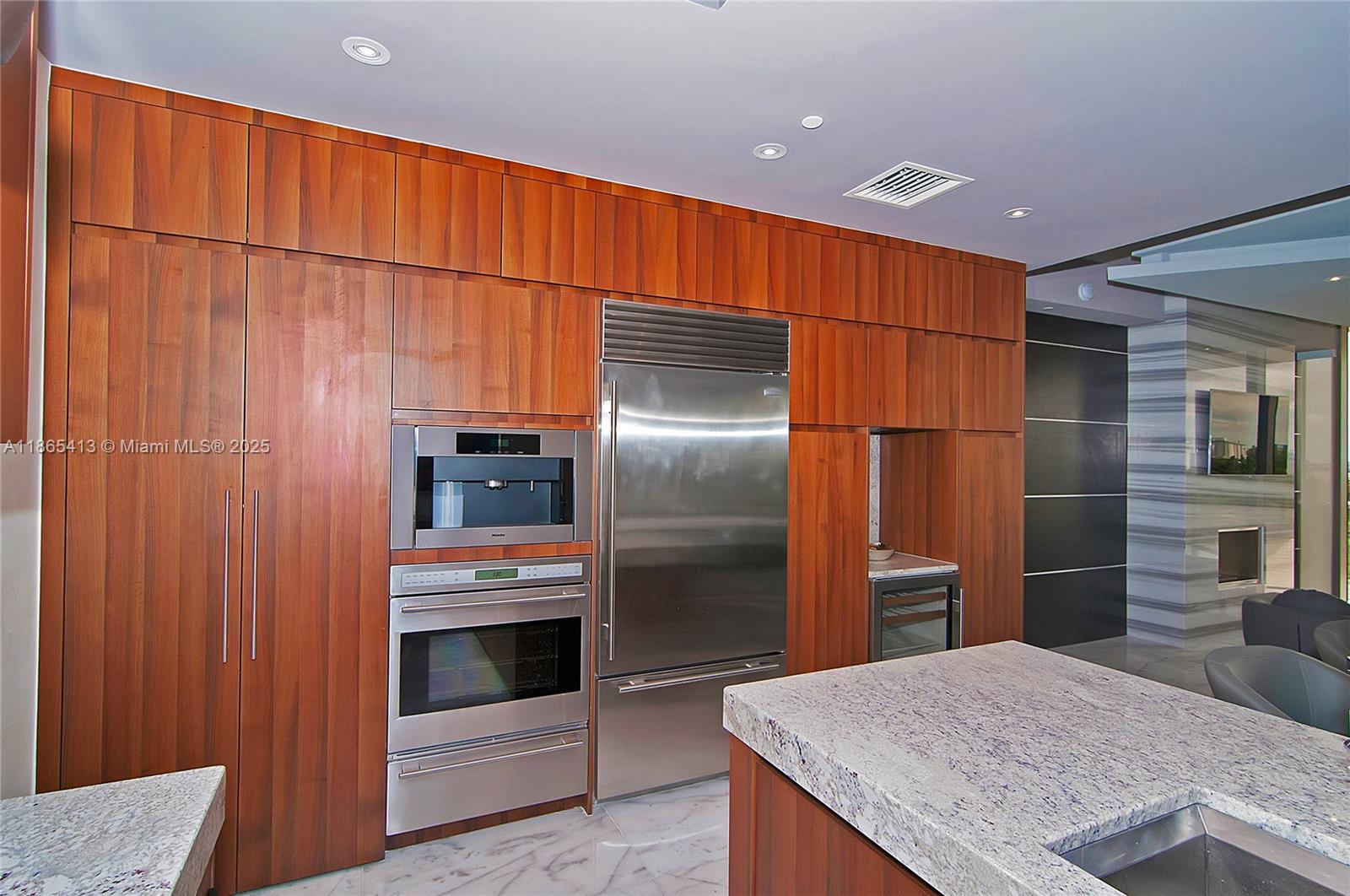 BAL HARBOUR NORTH SOUTH C - Residential Lease