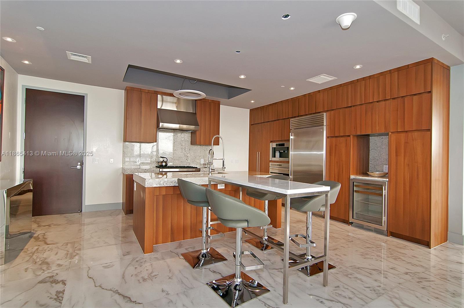BAL HARBOUR NORTH SOUTH C - Residential Lease
