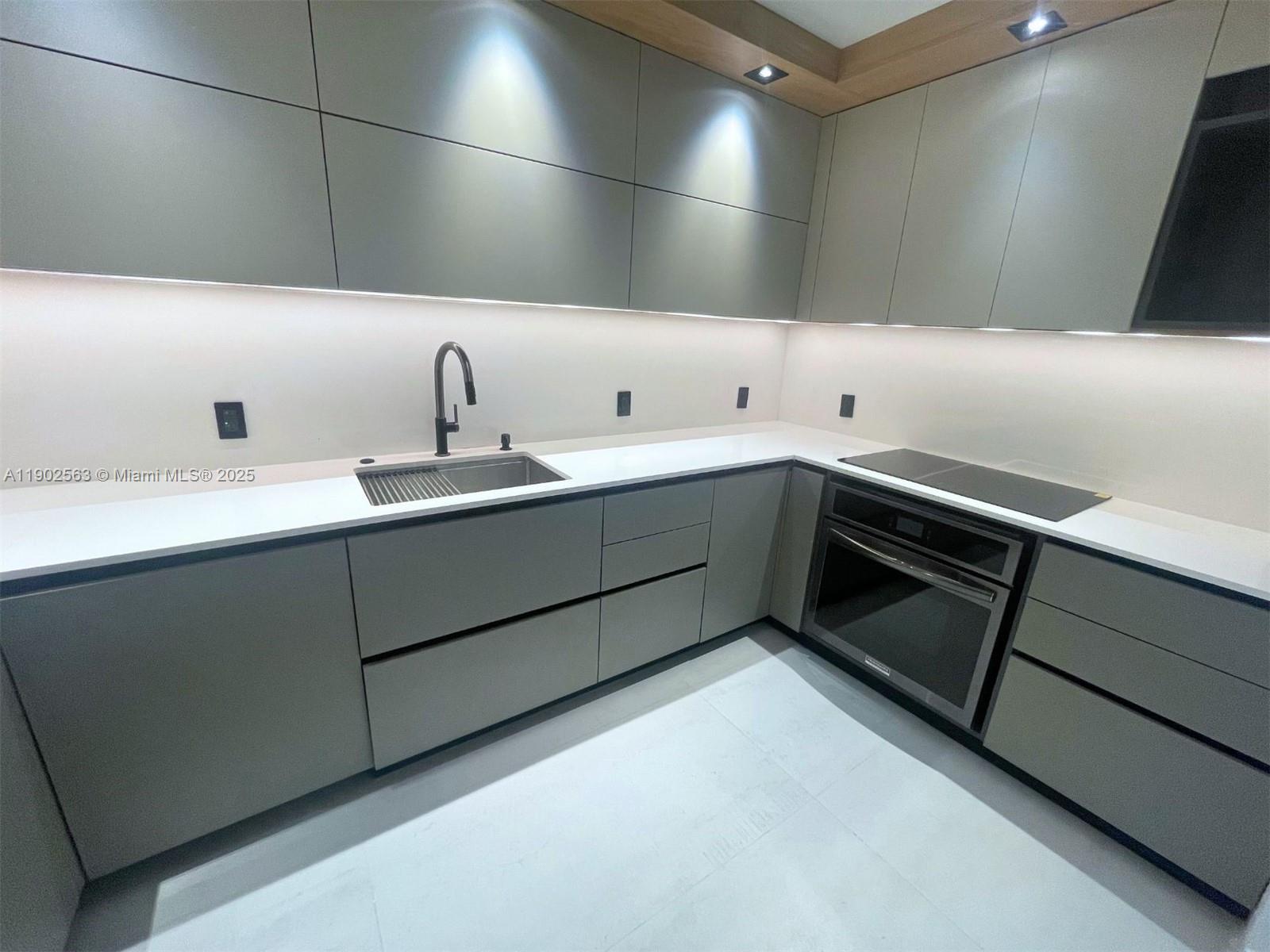 ARLEN HOUSE EAST CONDO - Residential